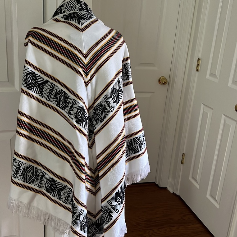 Poncho - Picture 2 of 3